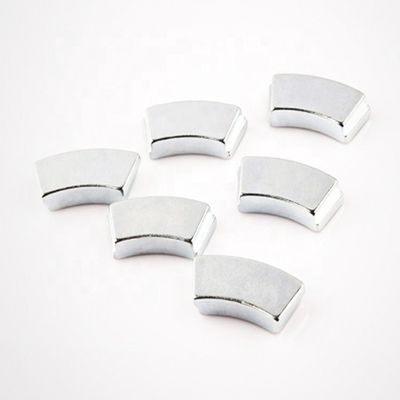 品質 N32-N52 オルターネータローター用ネオジム弧磁石 産業用常磁石 工場